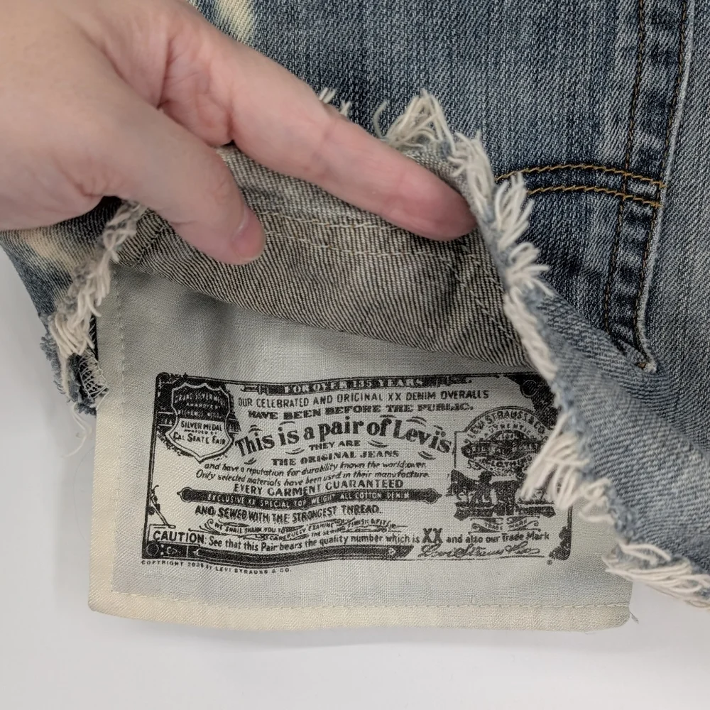 Levi's 501 Two-Tone Blue Cream Distressed Raw Hem Denim Cut-Off Booty Shorts 34